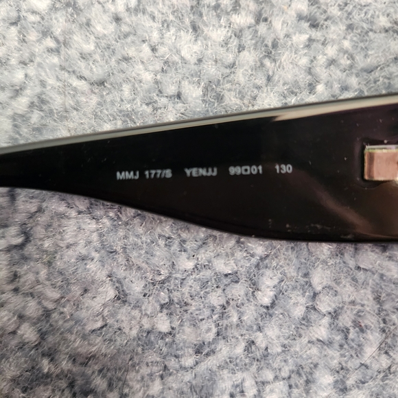 Classic Black Sunglasses - Picture 11 of 12